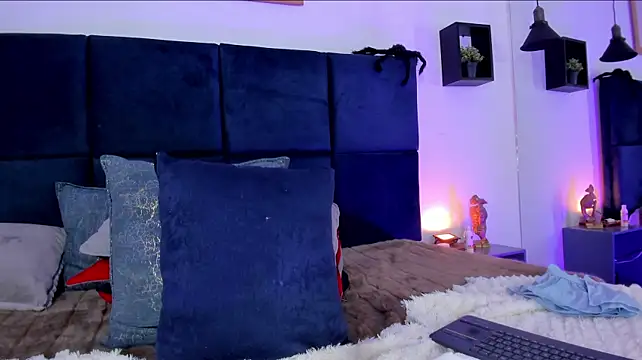 april_jones05 live cam on StripChat