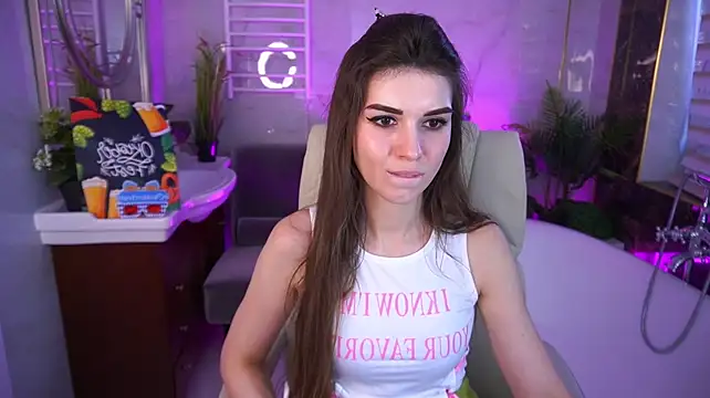 KylieJoyys live cam on StripChat