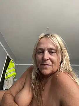 Blondnboujee53