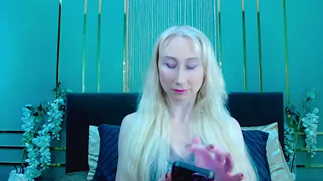 KissDreamm live cam on StripChat