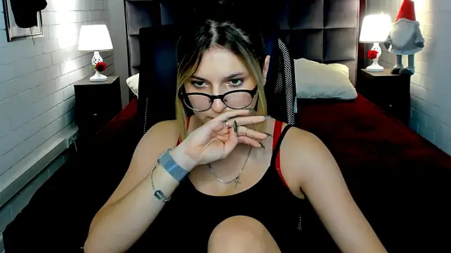 LeslieBloom live cam on StripChat