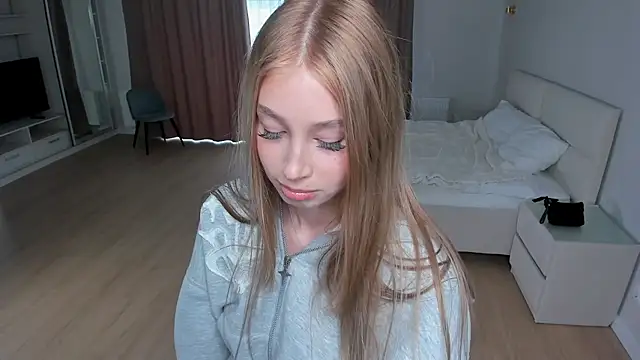 JunieAmert live cam on StripChat