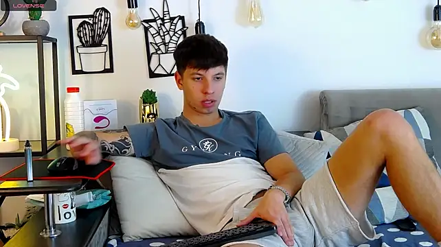 ThomasEdisonn live cam on StripChat