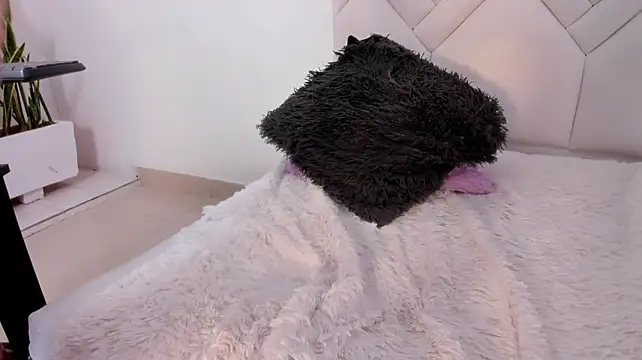 LindaHooker live sex cam
