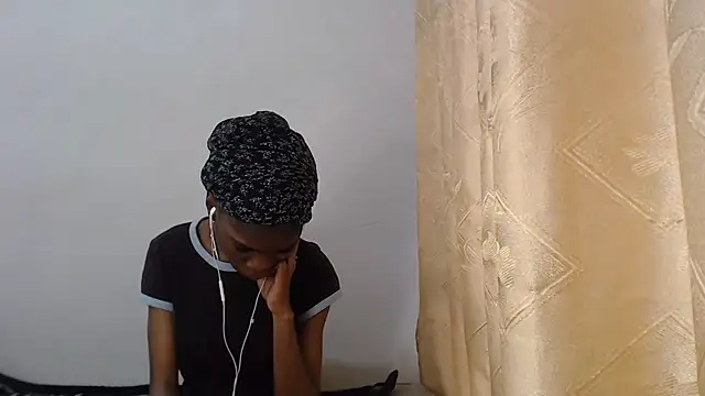 PetiteBarbie_05 live cam on StripChat