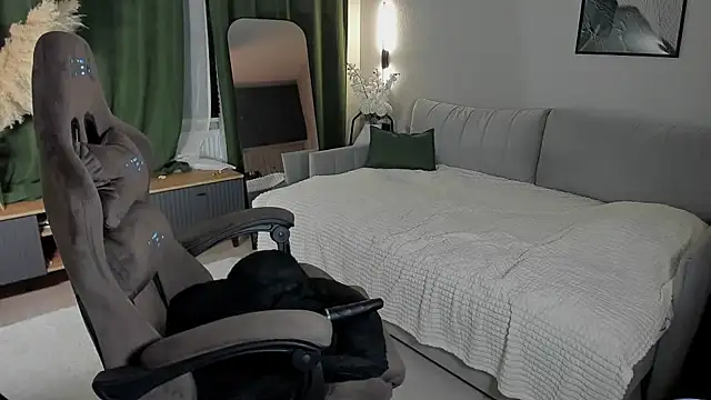 Charming_Daphny webcam