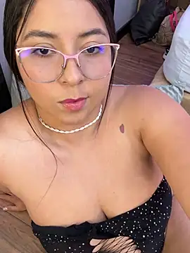 Darcy_glow_ webcam