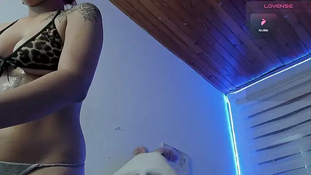Sara_Red_X1 webcam