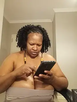 bustylisa1983 webcam