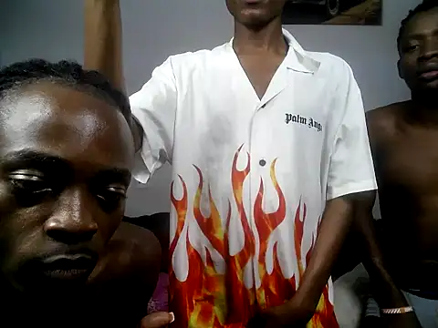 threemanias
