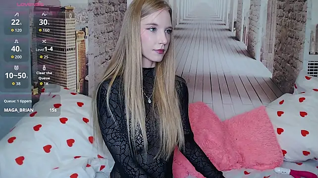 Cutieblondegirl webcam