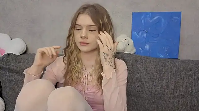 carolinepepper (F teen) - BLOWJOB DILDO CLOSE UP