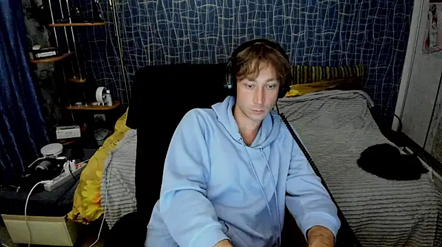 CuteBoy228 webcam