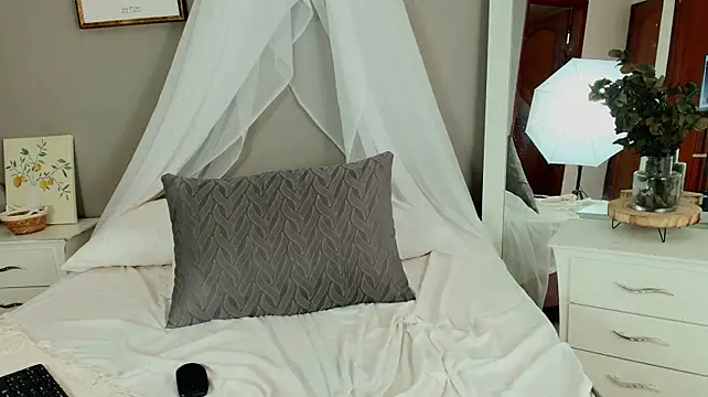 honeymoon_sariel (M twink) - Take your clothes off for me