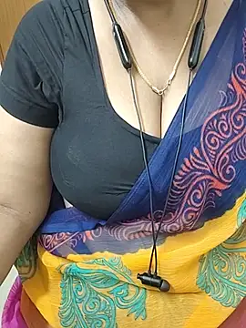 tamil-ranjitha07 (F milf) - Oil on boobs