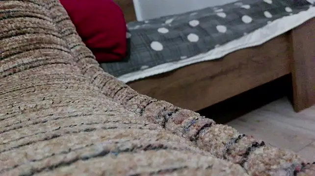 darling000amina (F young) - 2 fingers in pussy