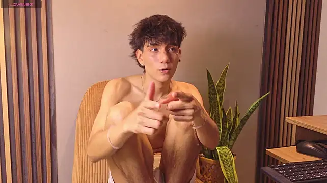 christopher_robin4 (M twink) - Masturbate your cock in doggy position