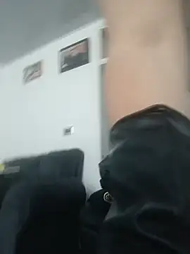 amaia_15 (F young) - Show pussy+2fingers