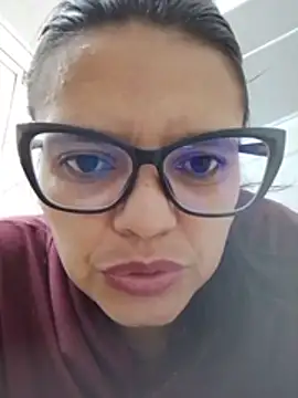 selena_foxy live cam on StripChat