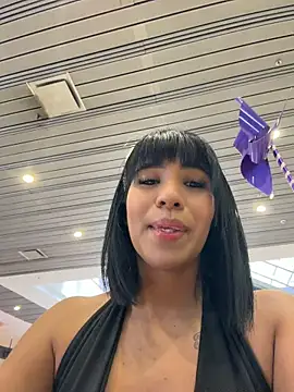 alaiastearling_ (F young) - Flash buttocks