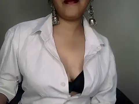 Zara_Queen0 live cam on StripChat