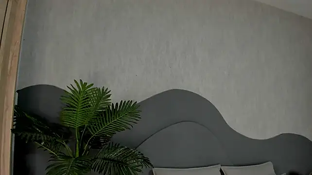 AriaLuxx