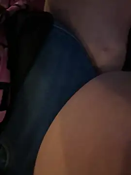bigmama6969 (F young) - Flash titties in open bar or parking lot