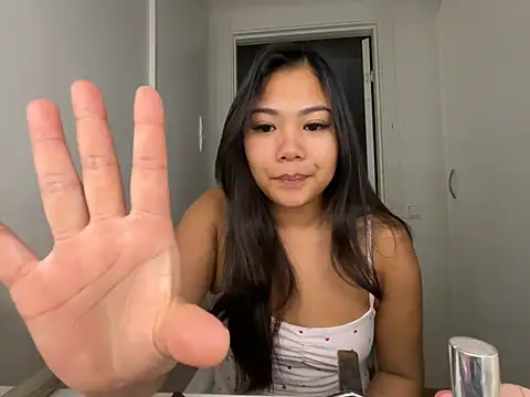 TitiTinyThai live cam on StripChat