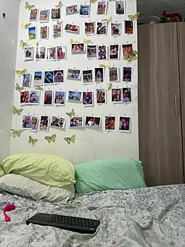 ur_latin_bushy_guys's live room
