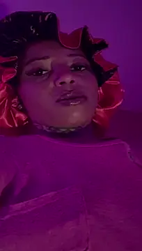 crowned_nyaries (F milf) - 🚿🌊