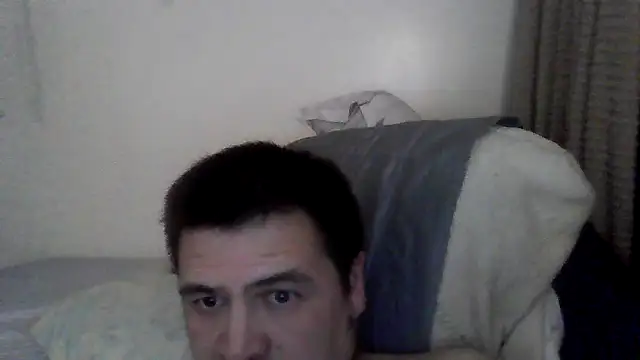 RoBPuTt live cam on StripChat