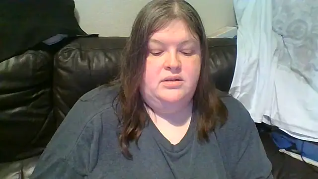 CurvyKirstiesX live cam on StripChat