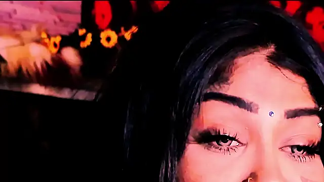 Live webcamthumbnail van indian_dreamgirl met #girls en #hd
