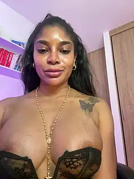 Alianaxlover_ webcam
