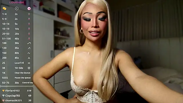 venusangelic live cam on StripChat