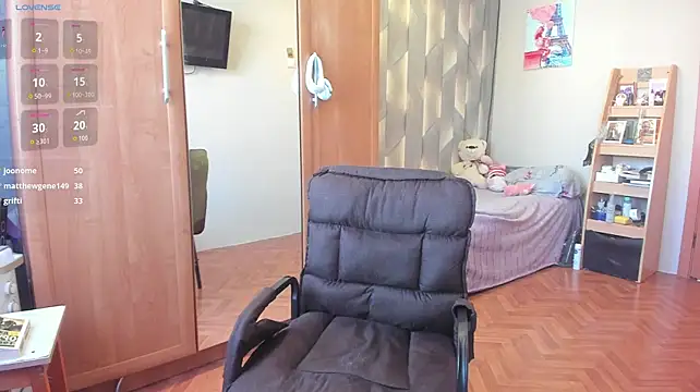 Tiny_Kiss live cam on StripChat