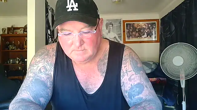 KINKYBLUEYES69