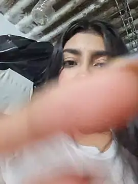 Sweed-virgin-pussy live sex cam