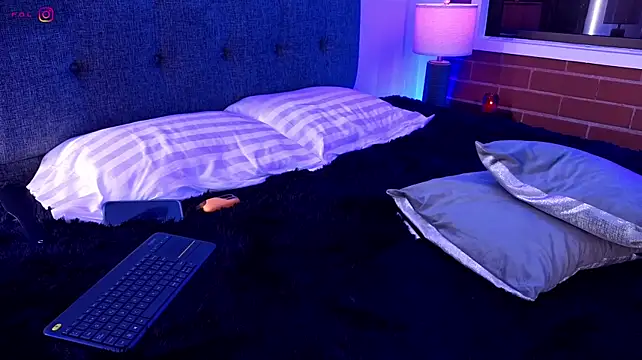 mandi4pole_ live cam