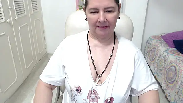 leonela_69 live cam preview