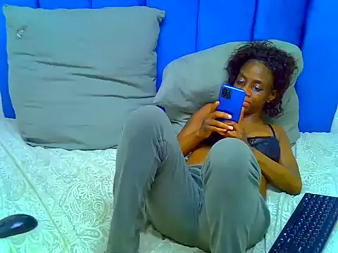 Naomibrunettex