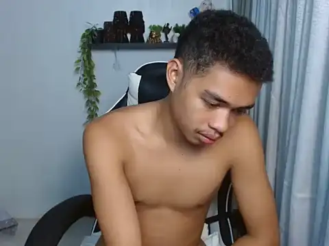 curlyasian_njxx