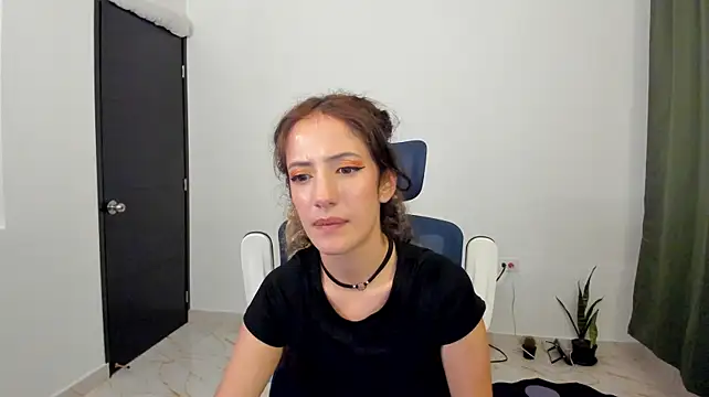 Lucia_Fuster live cam on StripChat