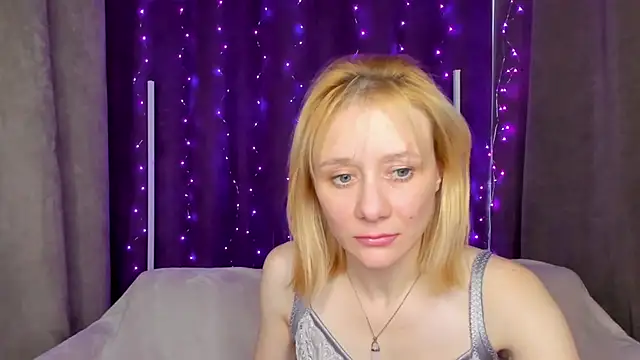 NikaBond live cam on StripChat