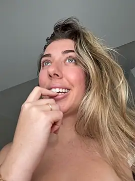 Aussielulu live sex cam