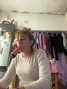 misof22 live cam on StripChat