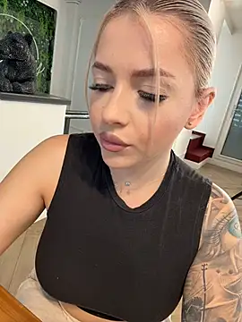 IveySin live cam on StripChat