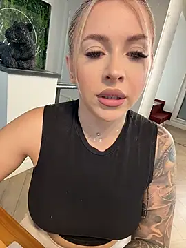 IveySin live cam on StripChat
