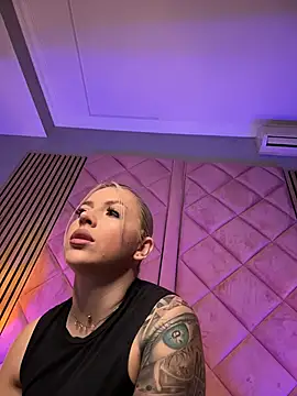 IveySin live cam on StripChat