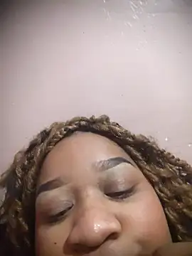 Mia_peituda